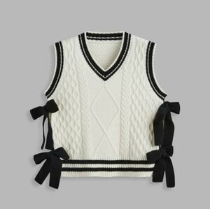 V-Neck Solid Bowknot Knitted Vest - Black & White